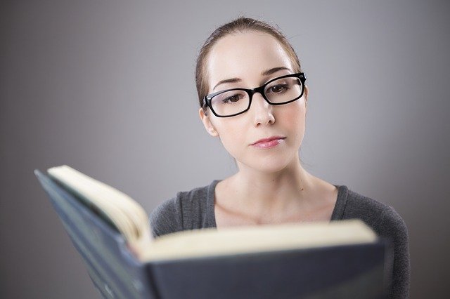 Santé : tout savoir sur les lunettes de lecture
